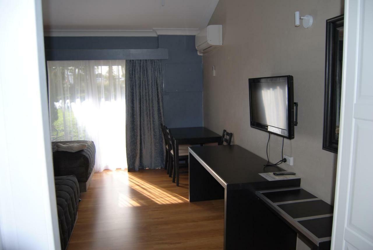 Airlie House Motor Motel